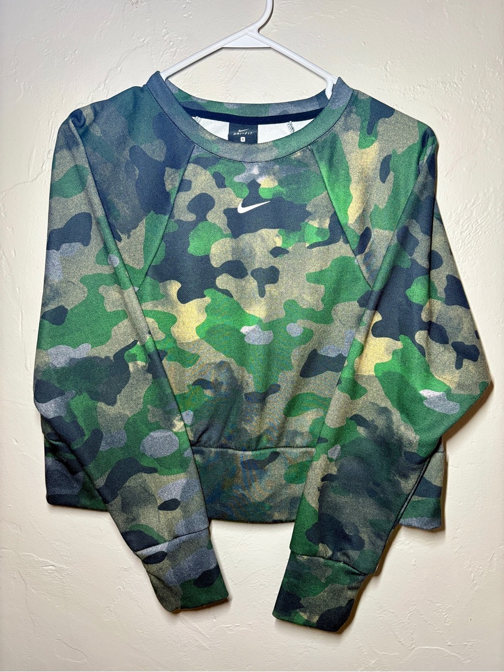 Nike Sportswear Rebel Women's Camo Cropped Fleece Crewneck Sweatshirt Small